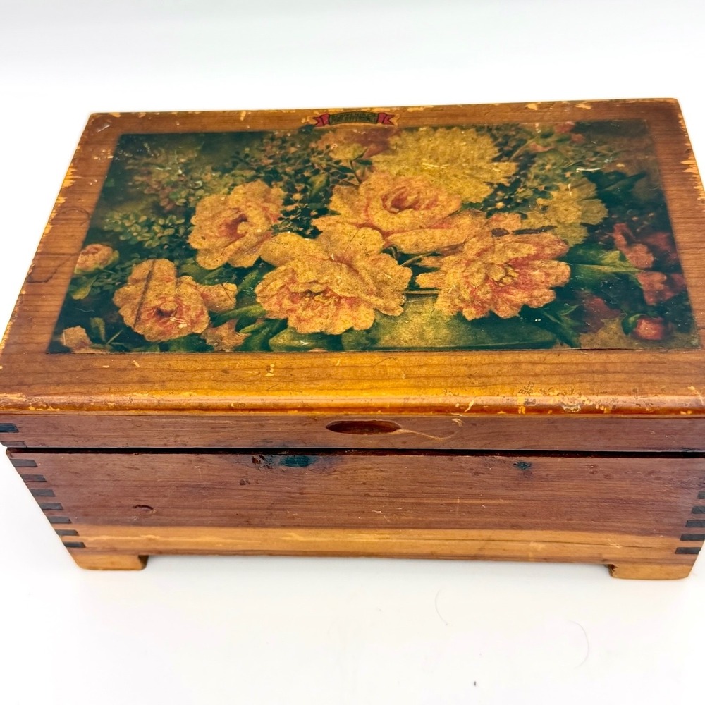 Vintage Souvenir Keepsake Box 8x5 Cedar Mid-Century Brown Port Jefferson Floral